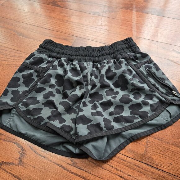 Lululemon Tracker Shorts Cherry Cheetah Dark Slate Black 4 - Picture 2 of 5